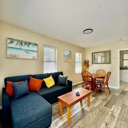 Two Fully Equipped Apartments And A Studio 5 Miles From The Beach St. Petersburg Exterior photo