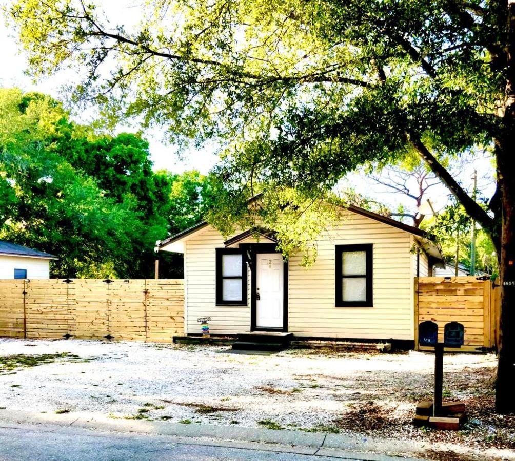 Two Fully Equipped Apartments And A Studio 5 Miles From The Beach St. Petersburg Exterior photo