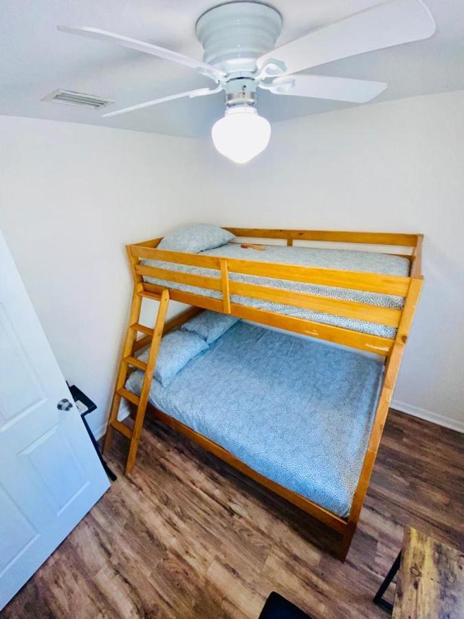 Two Fully Equipped Apartments And A Studio 5 Miles From The Beach St. Petersburg Exterior photo