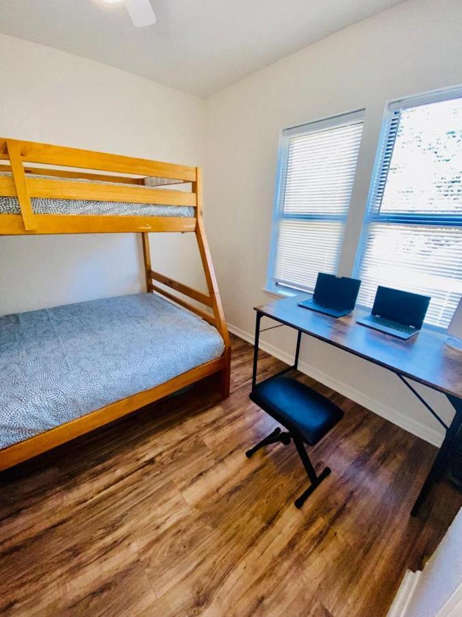 Two Fully Equipped Apartments And A Studio 5 Miles From The Beach St. Petersburg Exterior photo