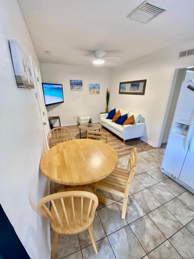 Two Fully Equipped Apartments And A Studio 5 Miles From The Beach St. Petersburg Exterior photo