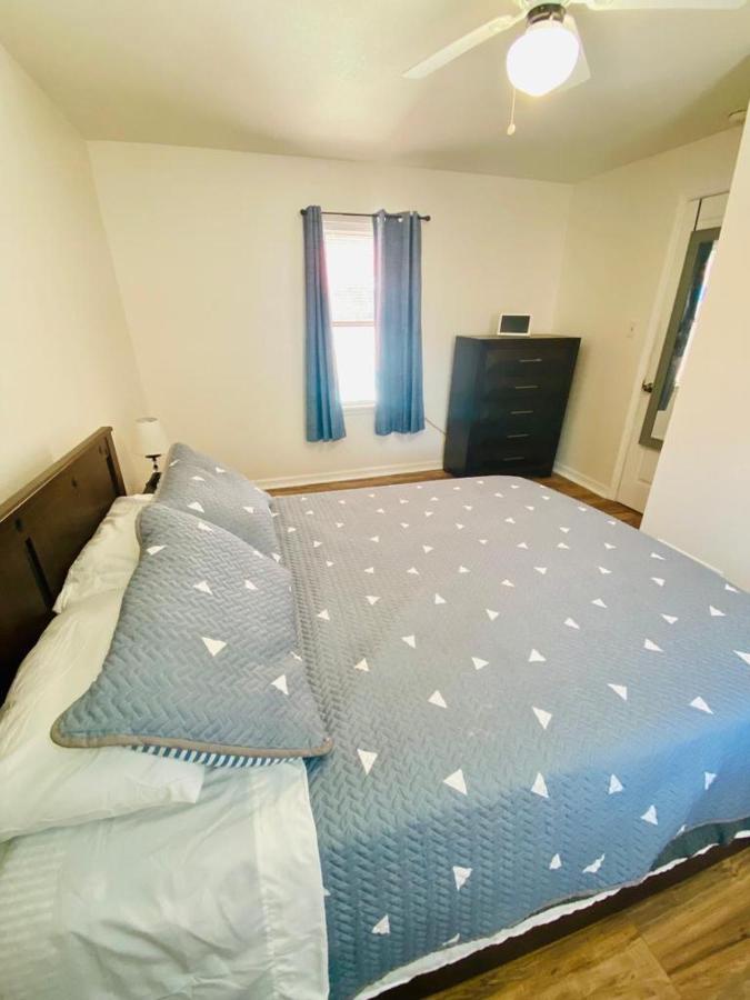 Two Fully Equipped Apartments And A Studio 5 Miles From The Beach St. Petersburg Exterior photo