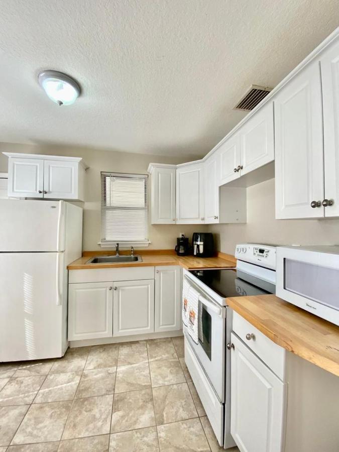 Two Fully Equipped Apartments And A Studio 5 Miles From The Beach St. Petersburg Exterior photo