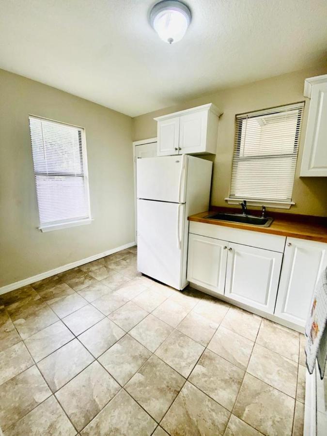 Two Fully Equipped Apartments And A Studio 5 Miles From The Beach St. Petersburg Exterior photo