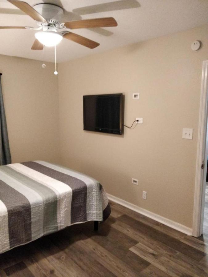 Two Fully Equipped Apartments And A Studio 5 Miles From The Beach St. Petersburg Exterior photo