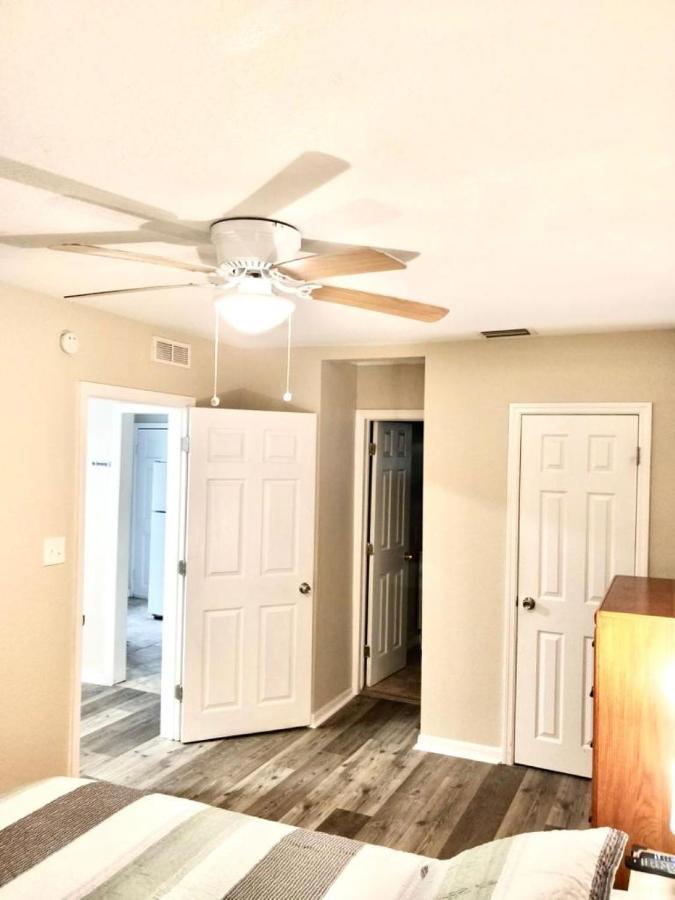 Two Fully Equipped Apartments And A Studio 5 Miles From The Beach St. Petersburg Exterior photo