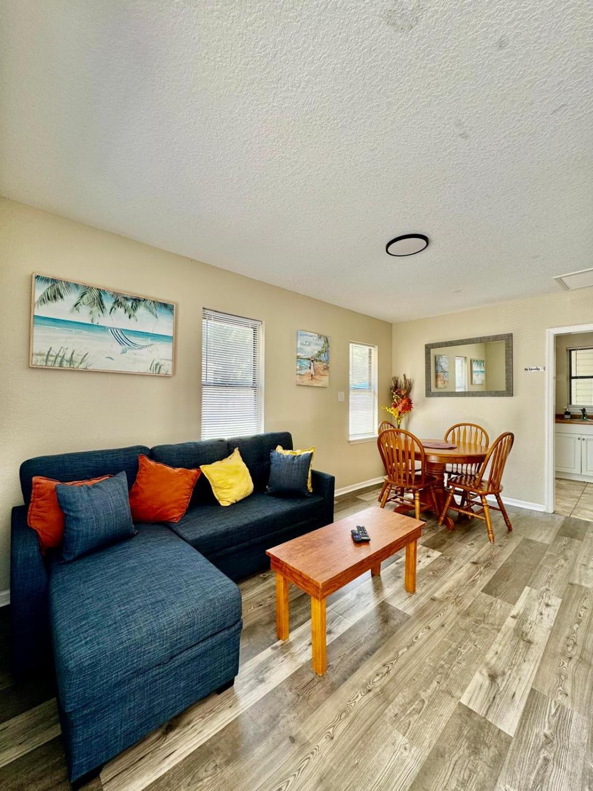 Two Fully Equipped Apartments And A Studio 5 Miles From The Beach St. Petersburg Exterior photo