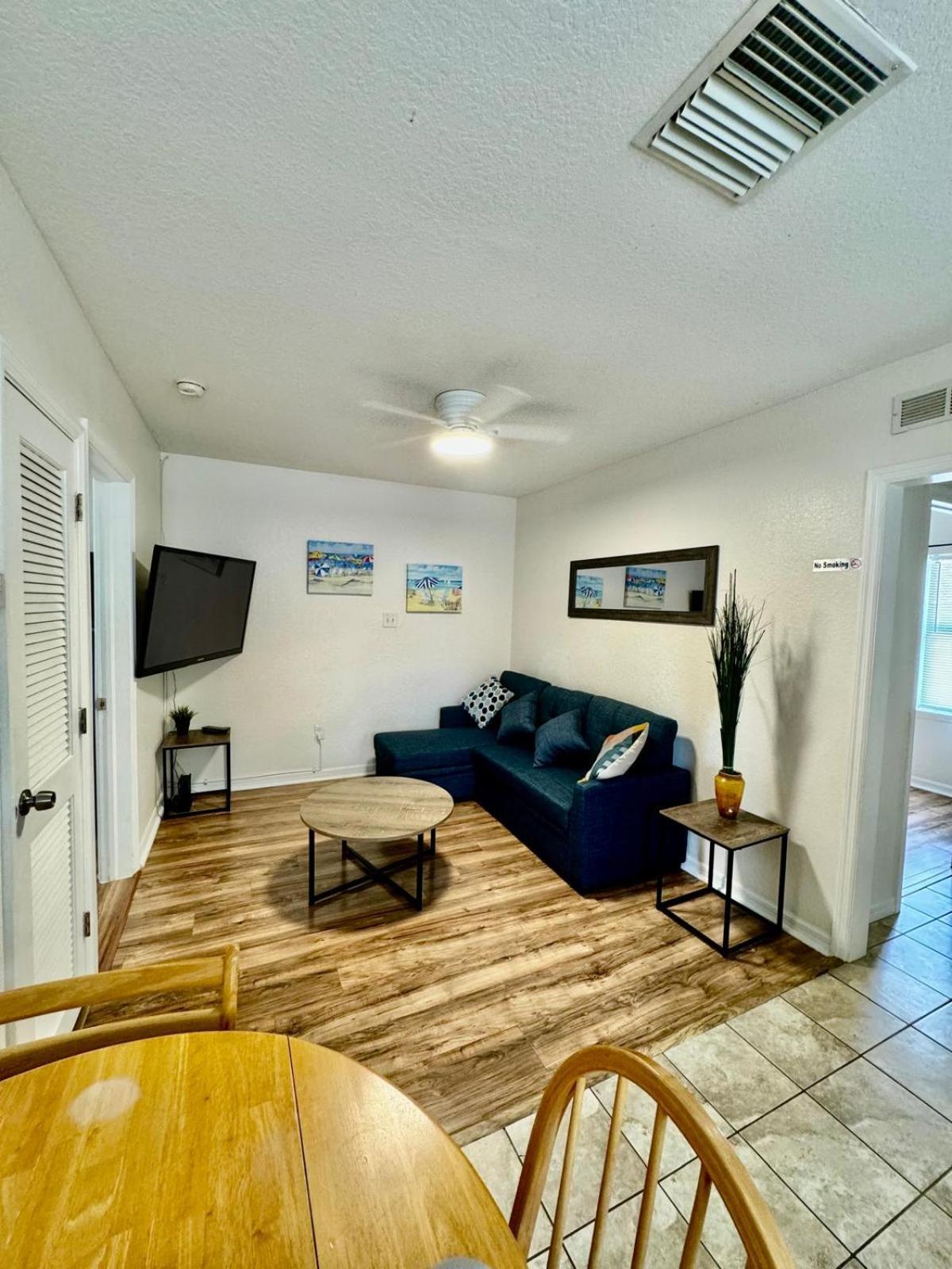 Two Fully Equipped Apartments And A Studio 5 Miles From The Beach St. Petersburg Exterior photo
